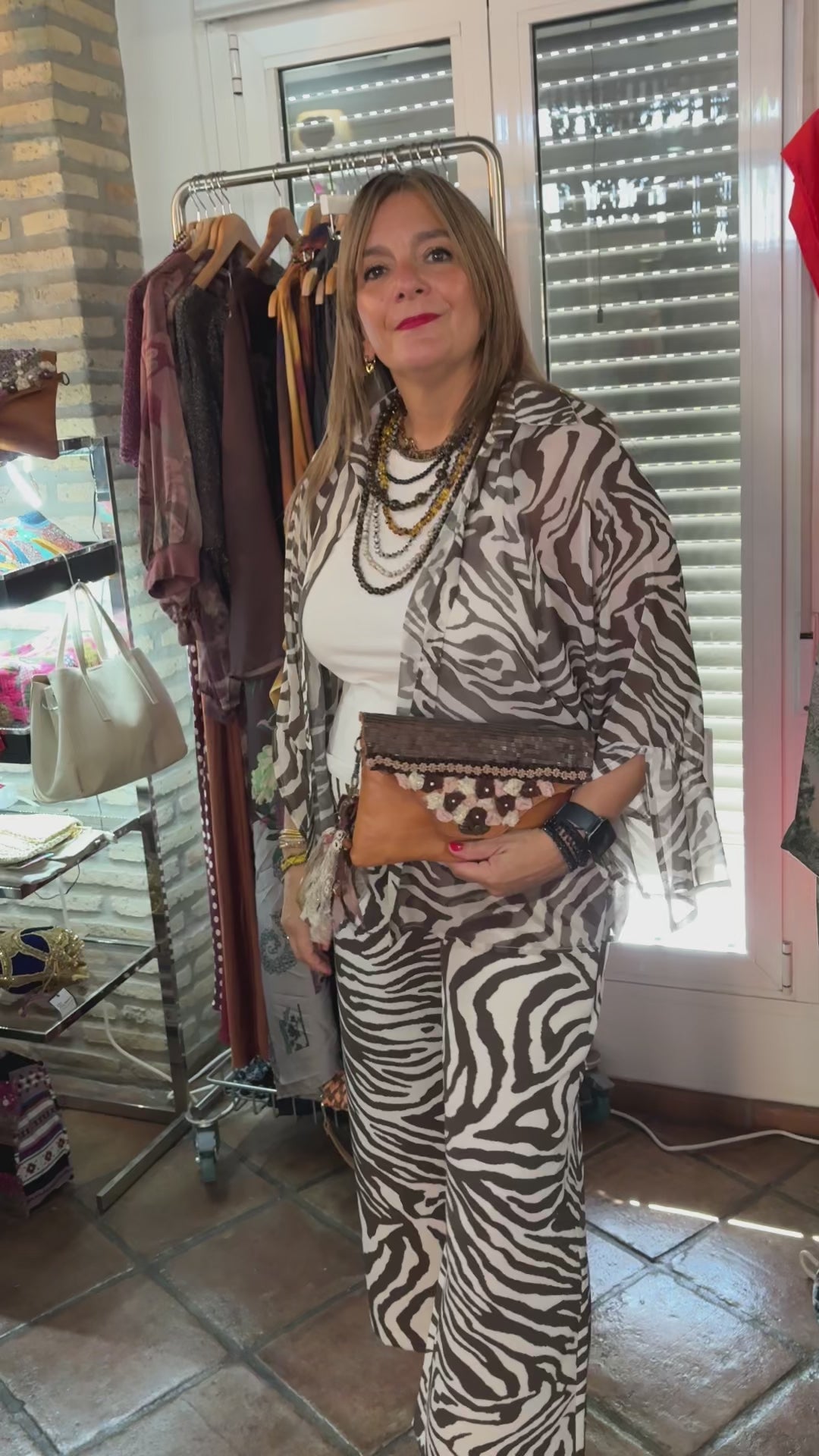 BOLSO CUERO FLOR PERLA